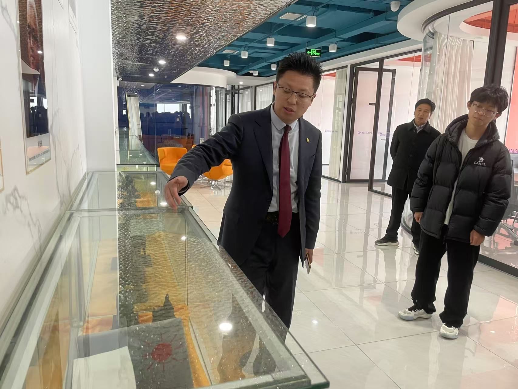 法律职业体验日半日营：安徽大学法学院师生走进安徽金亚太律师事务所​