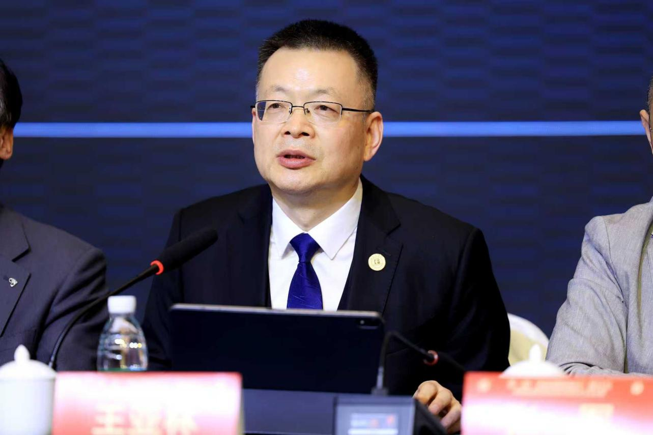 王亚林受邀参加西政刑辩论坛并作主旨发言
